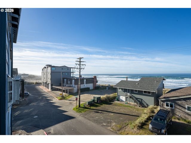 300 N PACIFIC St 43, Rockaway Beach, OR 97136