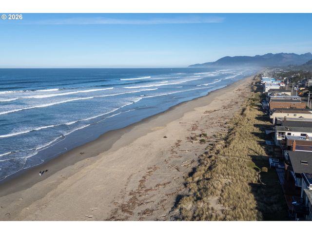 300 N PACIFIC St 43, Rockaway Beach, OR 97136