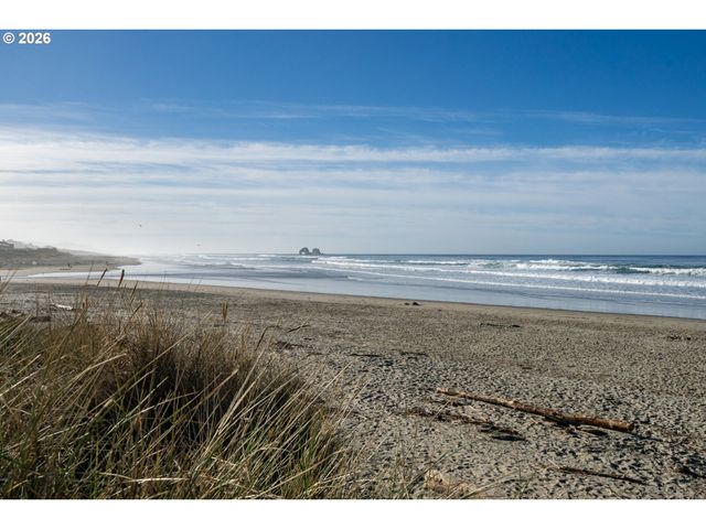 300 N PACIFIC St 43, Rockaway Beach, OR 97136