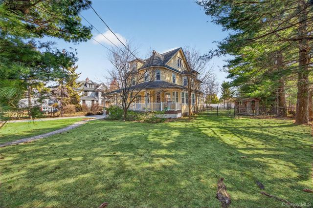121 Morris Avenue, Rockville Centre, NY 11570