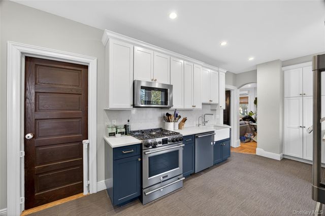 121 Morris Avenue, Rockville Centre, NY 11570