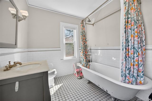 121 Morris Avenue, Rockville Centre, NY 11570