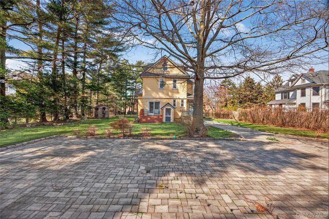 121 Morris Avenue, Rockville Centre, NY 11570