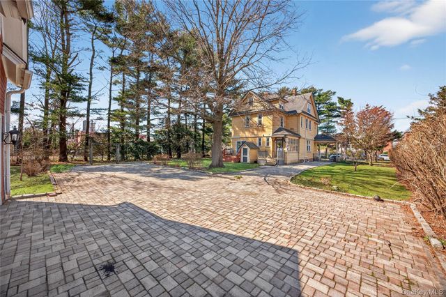 121 Morris Avenue, Rockville Centre, NY 11570
