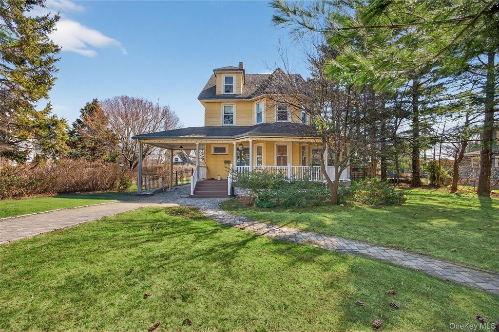 121 Morris Avenue, Rockville Centre, NY 11570