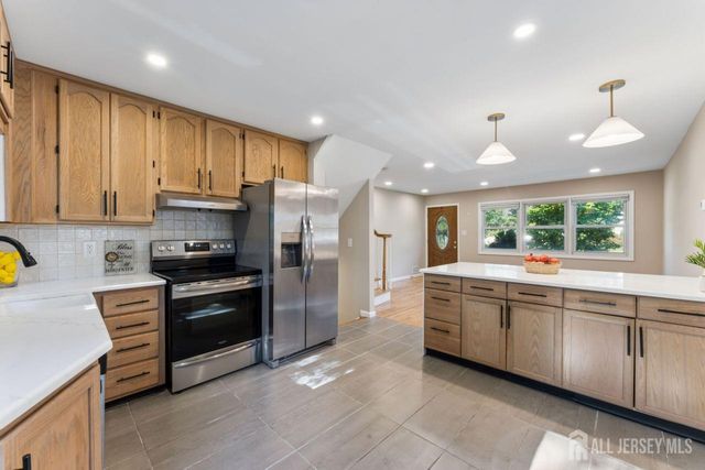 5 Bradford Road, East Brunswick, NJ 08816