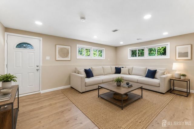 5 Bradford Road, East Brunswick, NJ 08816