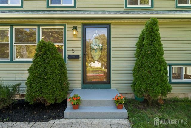 5 Bradford Road, East Brunswick, NJ 08816
