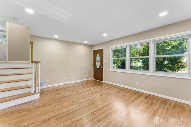 5 Bradford Road, East Brunswick, NJ 08816