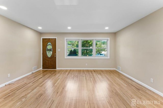 5 Bradford Road, East Brunswick, NJ 08816