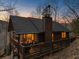 223 Novena Court, Ellijay, GA 30542