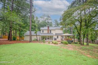 215 W Hedgelawn Way, Southern Pines, NC 28387