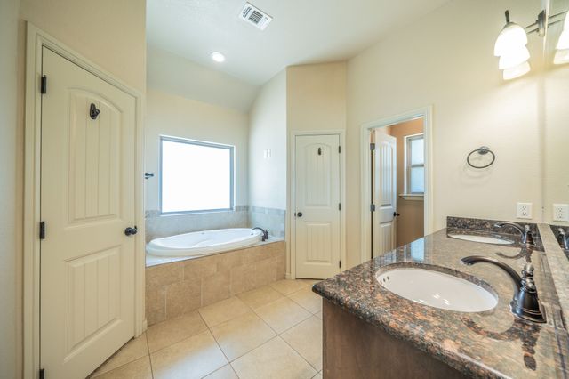 1812 Rockview Drive, Granbury, TX 76049