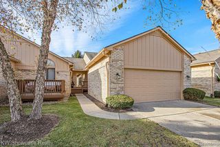 21971 Lancrest Court 293, Farmington Hills, MI 48335