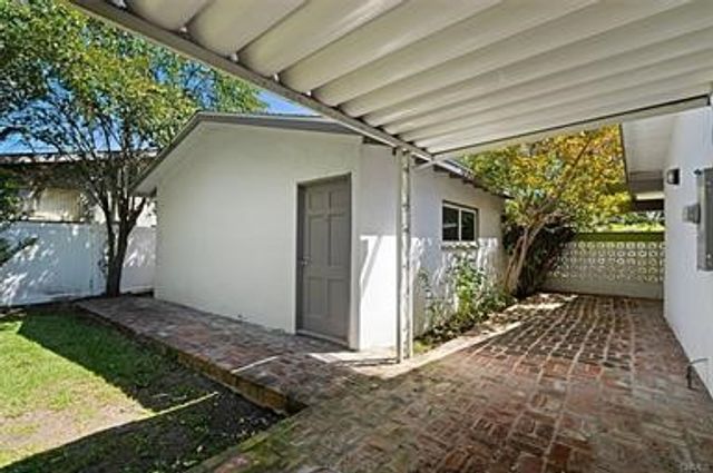 22701 Martha Street, Woodland Hills (los Angeles), CA 91367