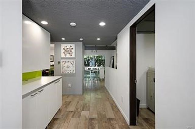 22701 Martha Street, Woodland Hills (los Angeles), CA 91367