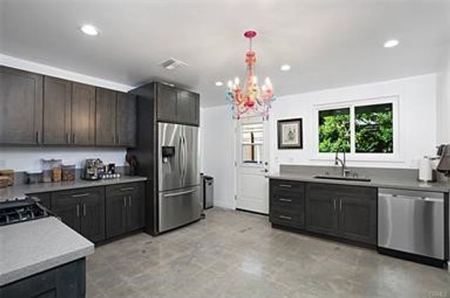 22701 Martha Street, Woodland Hills (los Angeles), CA 91367