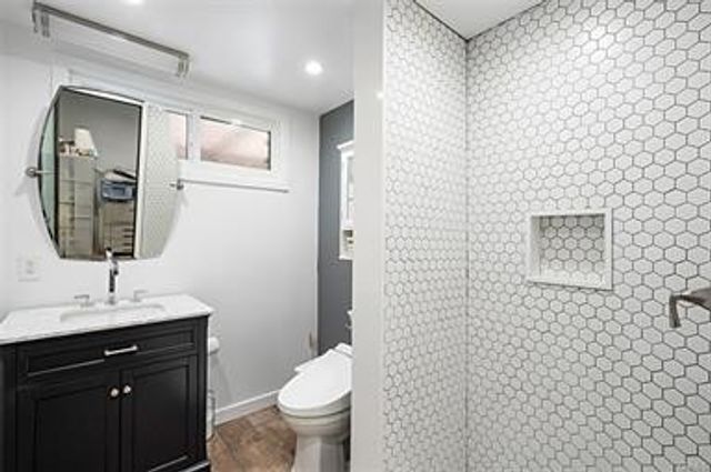 22701 Martha Street, Woodland Hills (los Angeles), CA 91367