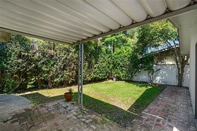 22701 Martha Street, Woodland Hills (los Angeles), CA 91367