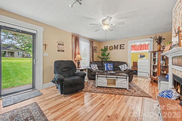 3748 Camp Stewart Road, Charlotte, NC 28215