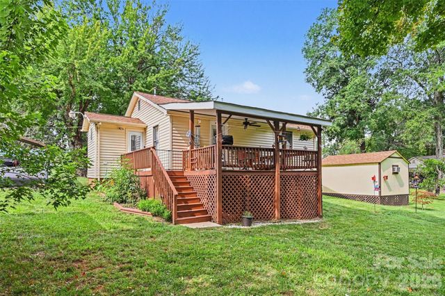 3748 Camp Stewart Road, Charlotte, NC 28215