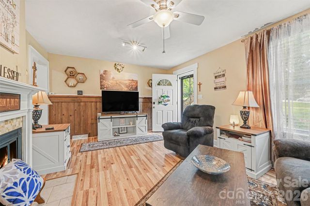 3748 Camp Stewart Road, Charlotte, NC 28215