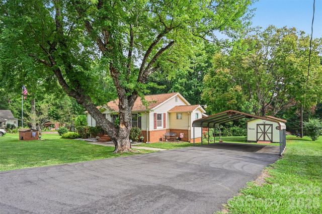 3748 Camp Stewart Road, Charlotte, NC 28215