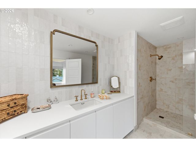 1464 GREENTREE Cir, Lake Oswego, OR 97034