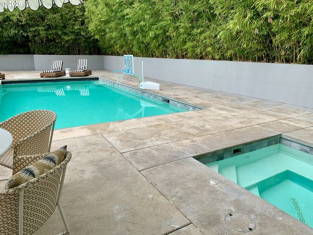 1464 GREENTREE Cir, Lake Oswego, OR 97034