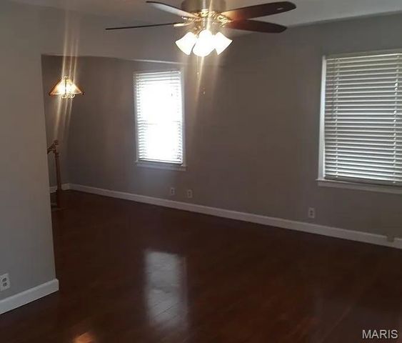 8631 North Avenue, St Louis, MO 63114