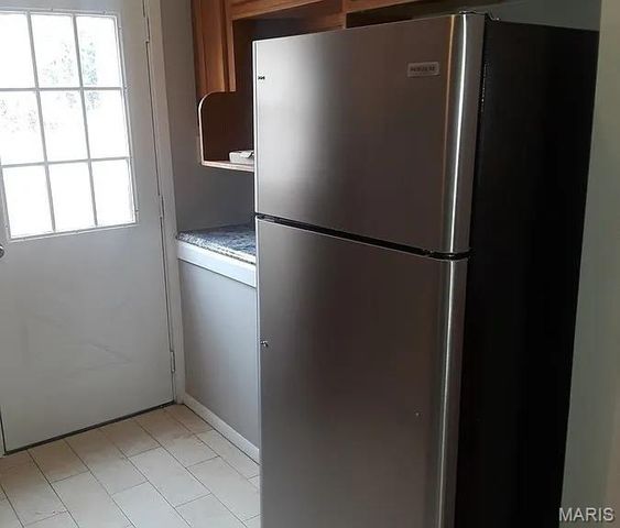 8631 North Avenue, St Louis, MO 63114