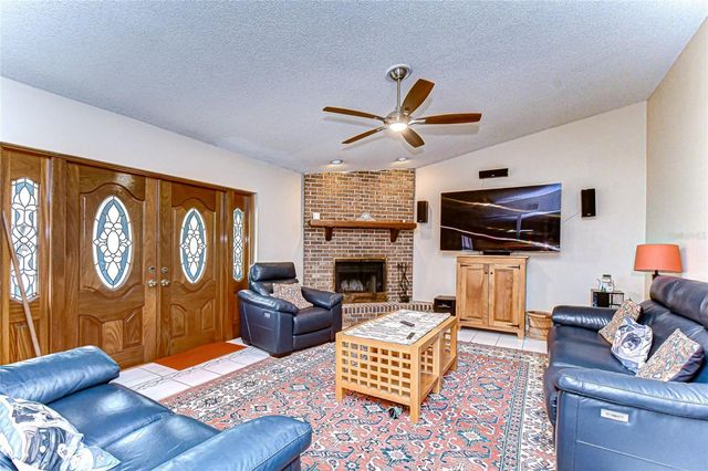 3805 BELL GRANDE DRIVE, Valrico, FL 33596