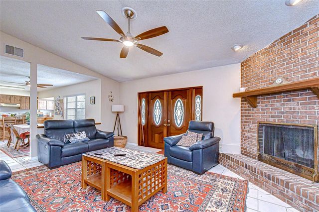 3805 BELL GRANDE DRIVE, Valrico, FL 33596