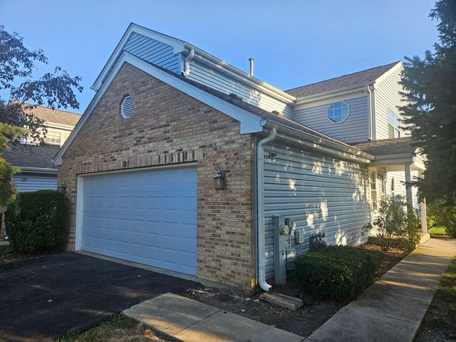 10 King Drive, Streamwood, IL 60107