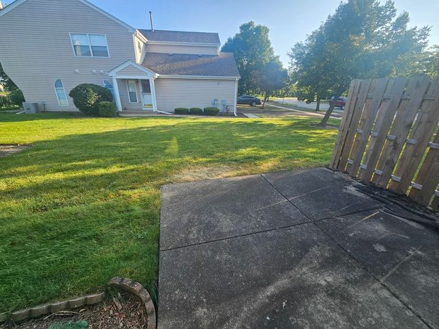 10 King Drive, Streamwood, IL 60107