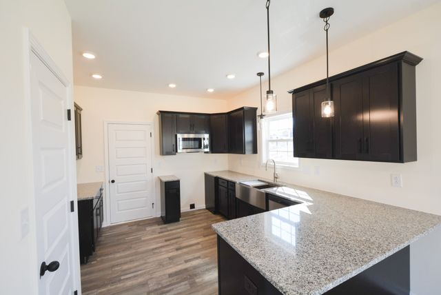 1469 Isaiah Dr, Clarksville, TN 37042