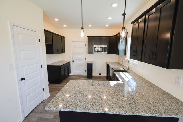 1469 Isaiah Dr, Clarksville, TN 37042