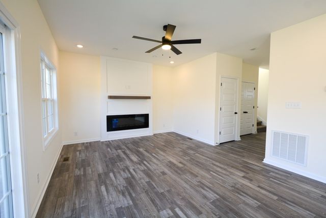 1469 Isaiah Dr, Clarksville, TN 37042