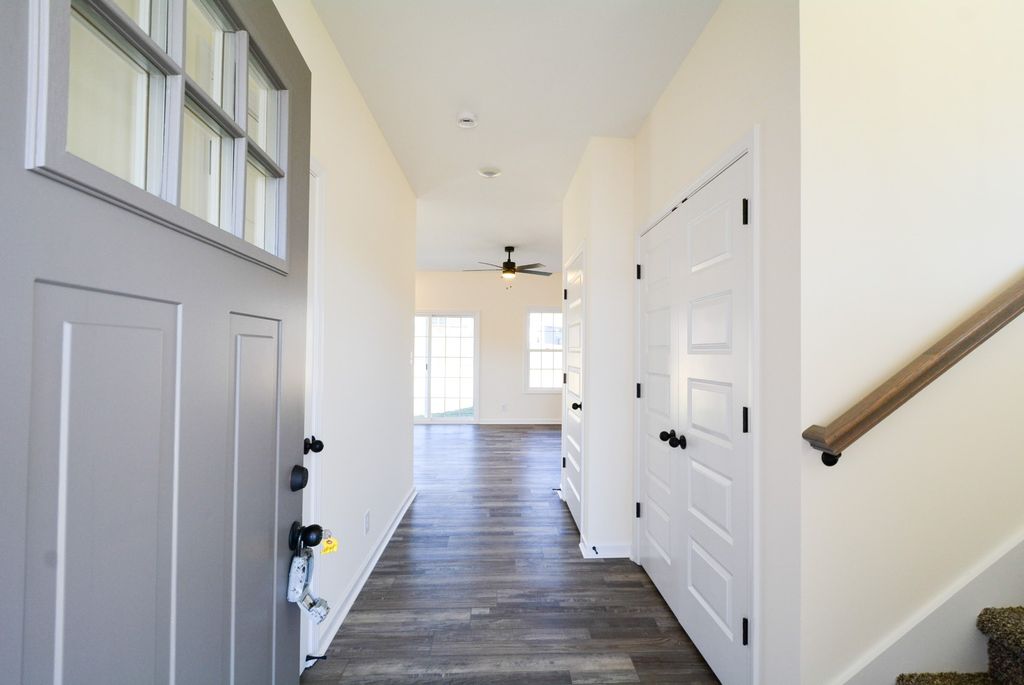 1469 Isaiah Dr, Clarksville, TN 37042