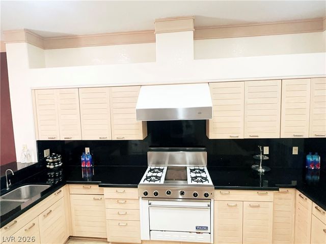 7829 Bermuda Dunes Avenue, Las Vegas, NV 89113