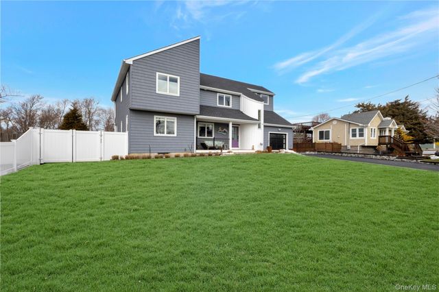 4 Bay Street, Center Moriches, NY 11934