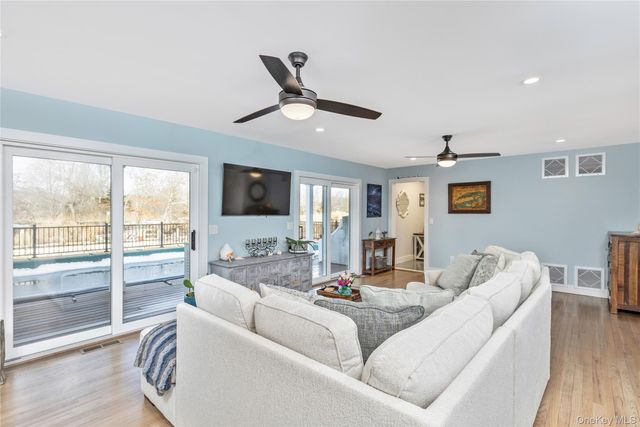 4 Bay Street, Center Moriches, NY 11934