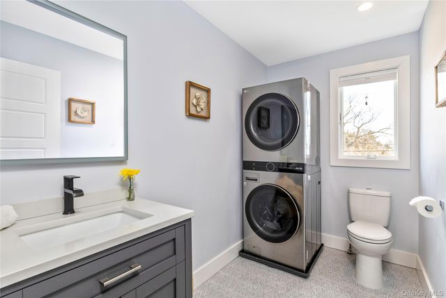 4 Bay Street, Center Moriches, NY 11934