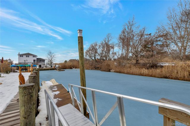 4 Bay Street, Center Moriches, NY 11934