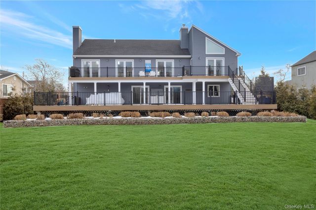 4 Bay Street, Center Moriches, NY 11934