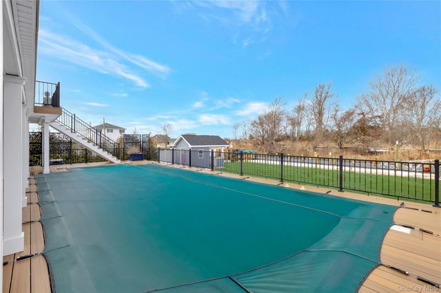 4 Bay Street, Center Moriches, NY 11934