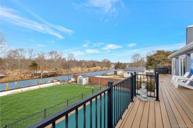 4 Bay Street, Center Moriches, NY 11934