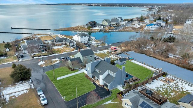 4 Bay Street, Center Moriches, NY 11934