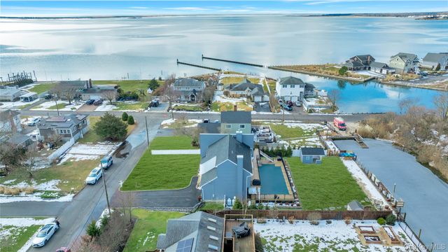 4 Bay Street, Center Moriches, NY 11934