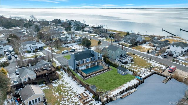 4 Bay Street, Center Moriches, NY 11934